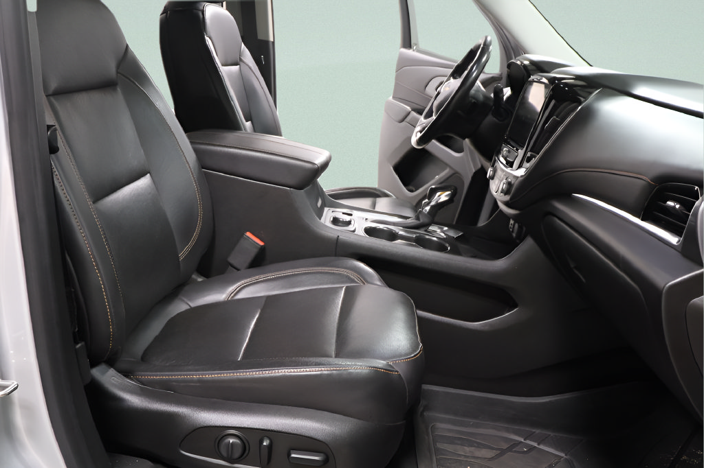 Used 2021 Chevrolet Traverse Premier w/ Redline Edition AWD/4WD image 37