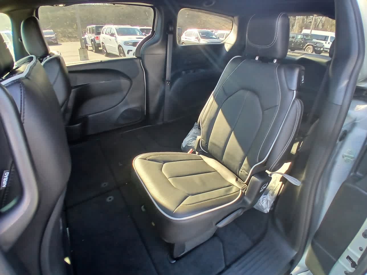 New 2026 Chrysler Pacifica Limited AWD/4WD image 12