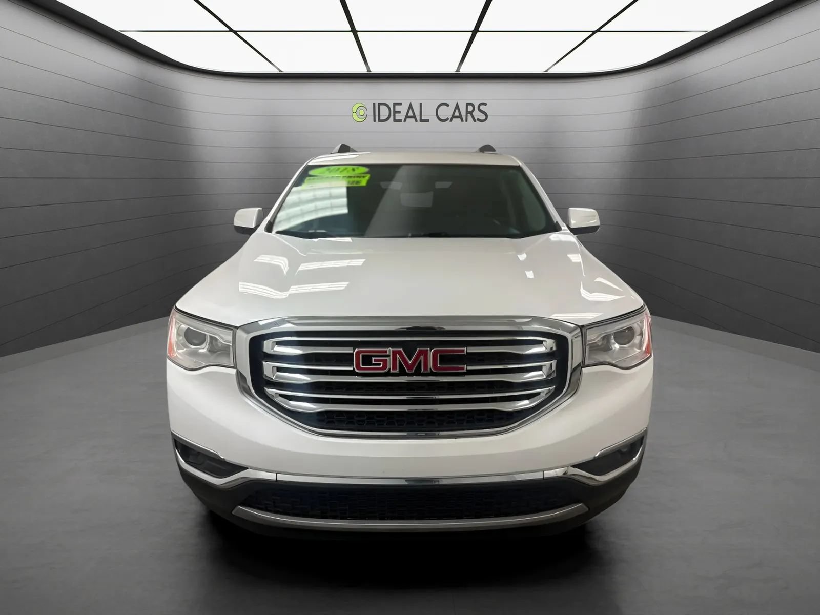 Used 2018 GMC Acadia SLE w/ LPO, Cargo Package FWD image 2