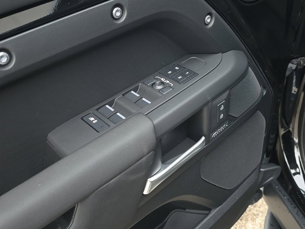 New 2026 Land Rover Defender 130 X-Dynamic SE AWD/4WD image 12