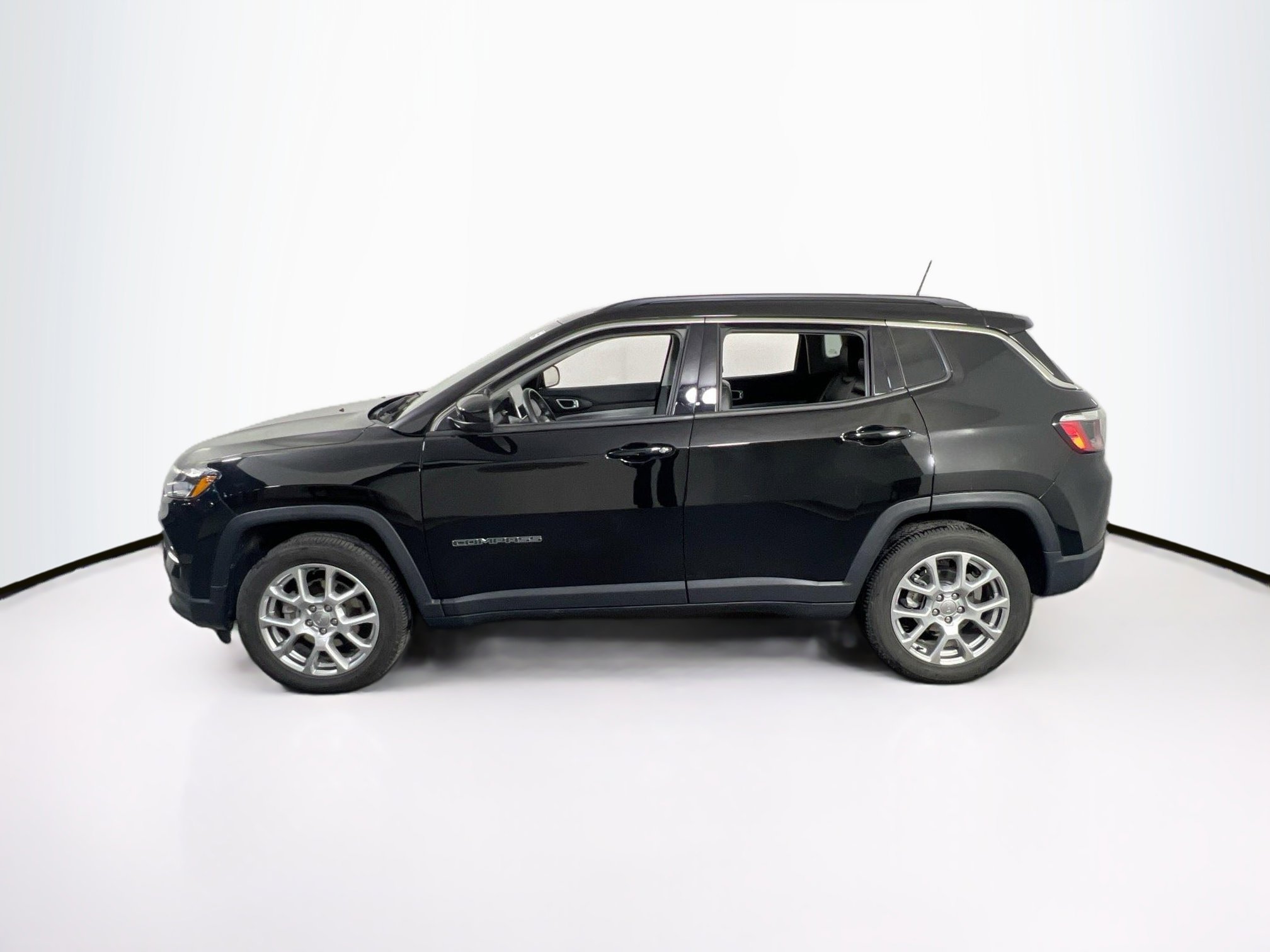 Used 2022 Jeep Compass Latitude AWD/4WD image 8
