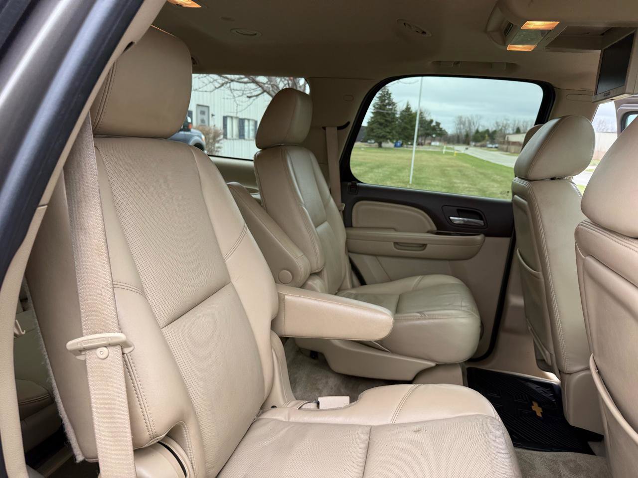 Used 2011 GMC Yukon Denali image 28