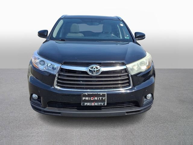 Used 2016 Toyota Highlander XLE w/ Four Season Floor Mat Package image 2