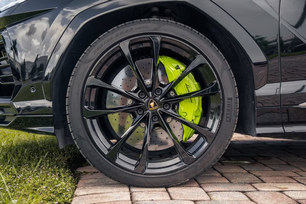 Used 2021 Lamborghini Urus AWD/4WD image 16