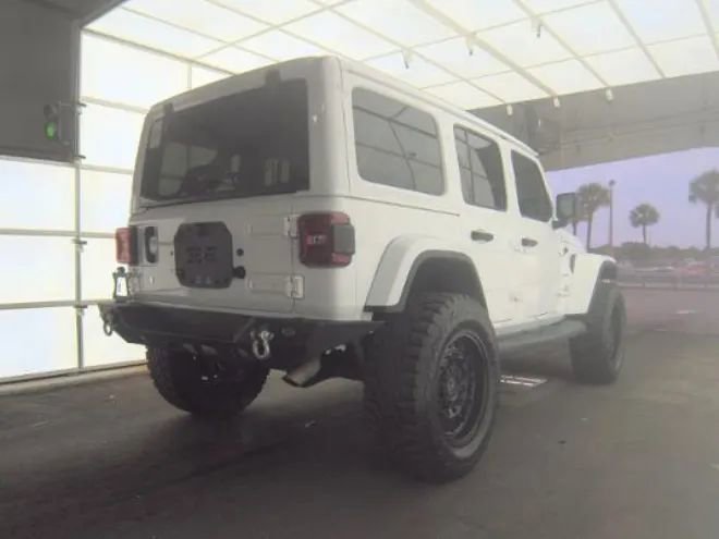 Used 2018 Jeep Wrangler Unlimited Sahara w/ LED Lighting Group AWD/4WD image 4