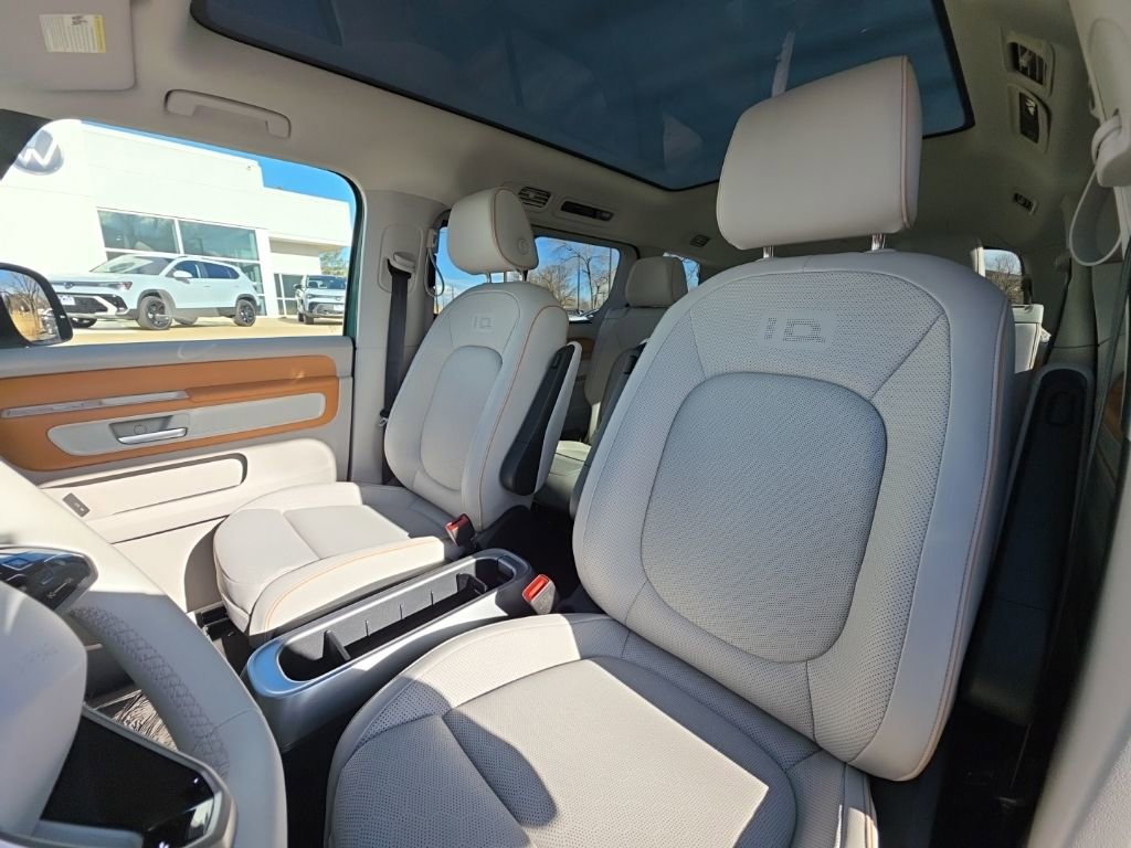 New 2025 Volkswagen ID. Buzz 1st Edition image 11