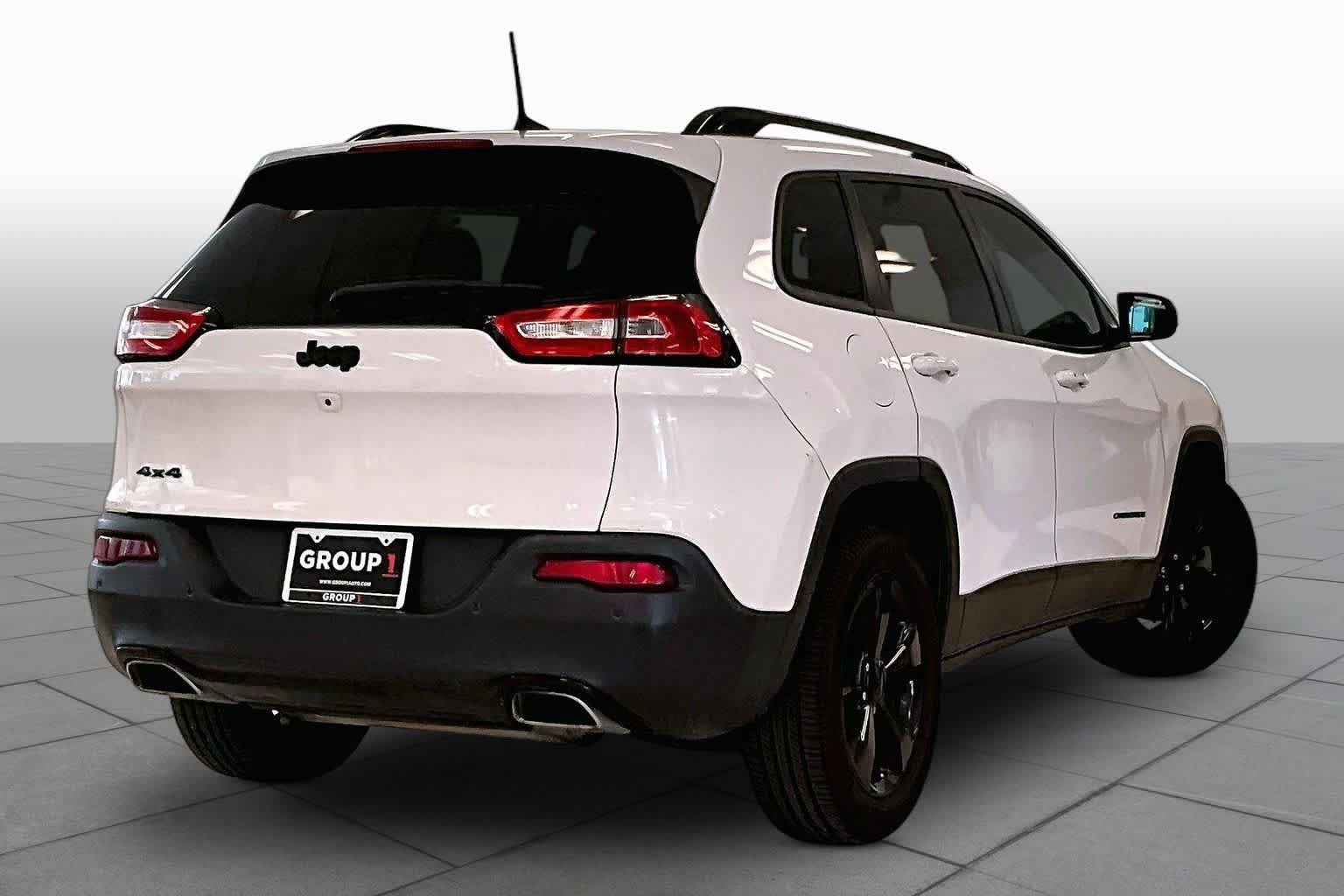 Used 2018 Jeep Cherokee Limited w/ Luxury Group AWD/4WD image 12