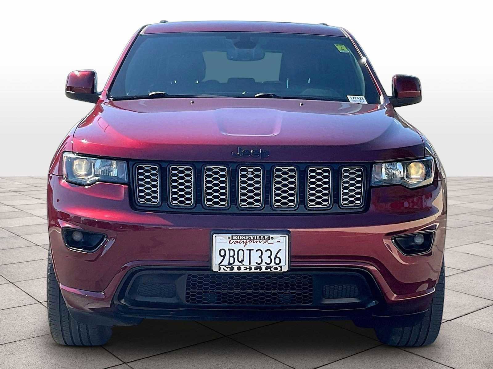 Used 2022 Jeep Grand Cherokee Laredo X AWD/4WD image 3