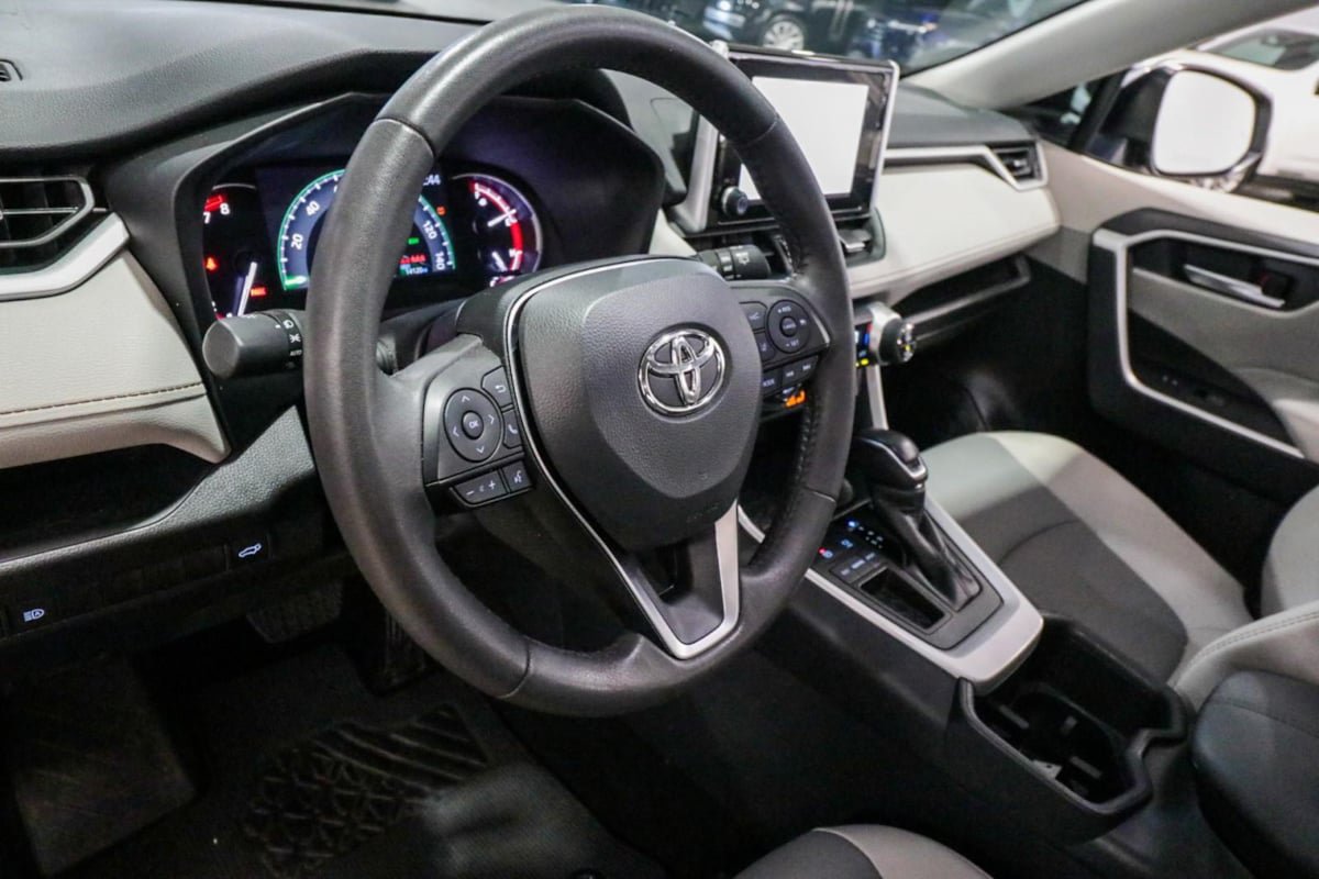 Used 2025 Toyota RAV4 XLE Premium FWD image 22