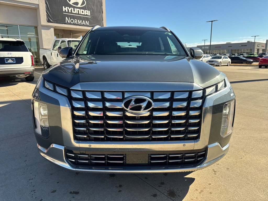 Used 2023 Hyundai Palisade Calligraphy image 2