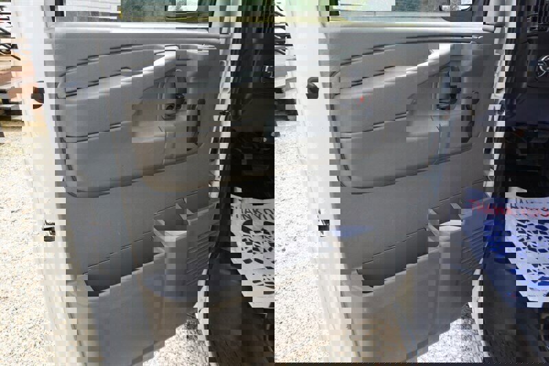 Used 2010 Chevrolet Express 1500 image 18