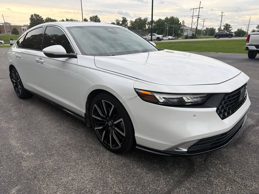 Used 2023 Honda Accord Touring image 2