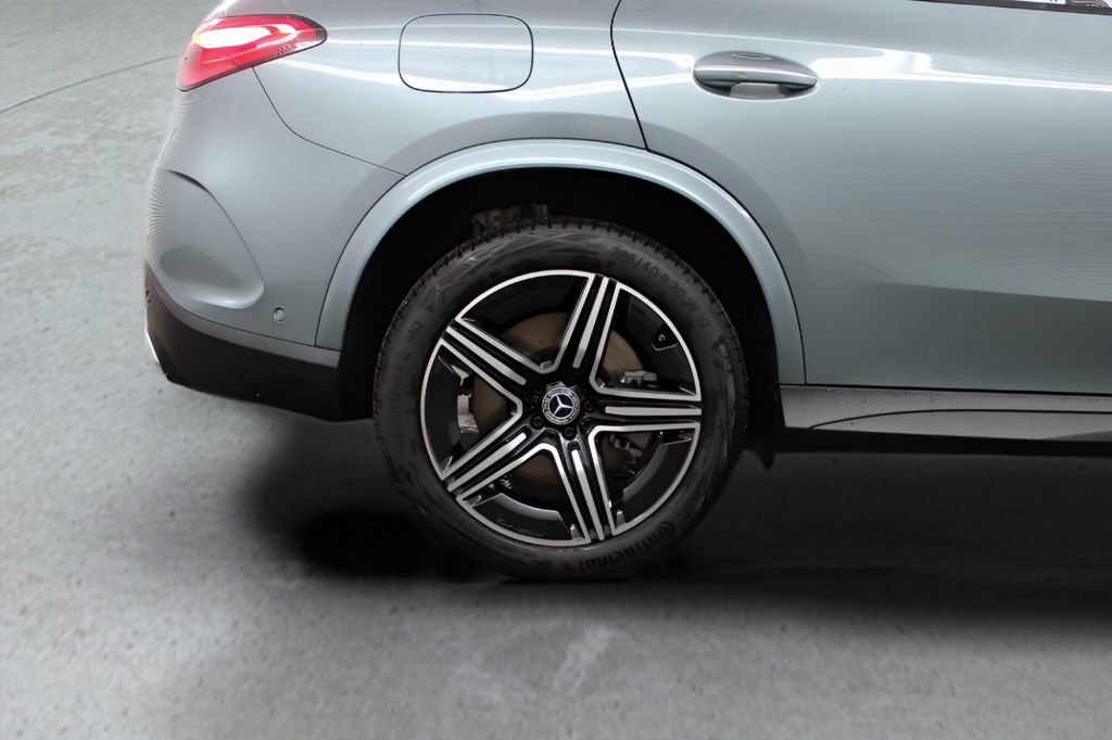 Used 2025 Mercedes-Benz GLC 350e 4MATIC image 35