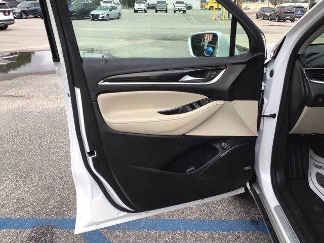 Used 2020 Buick Enclave Essence w/ Sound and Sites Package FWD image 9