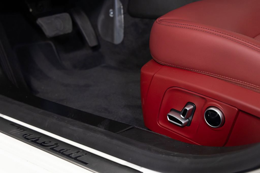 Used 2023 Maserati Ghibli GT RWD image 18