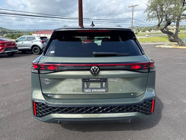 Used 2026 Volkswagen Tiguan SEL R-Line AWD/4WD image 15