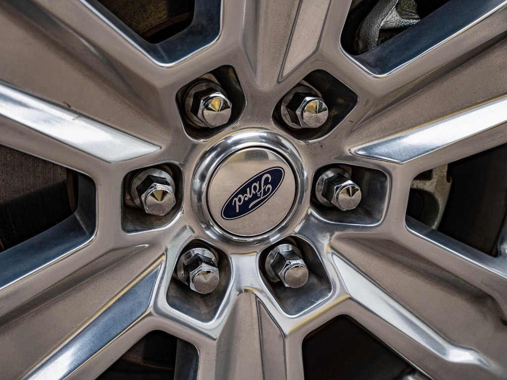 Used 2018 Ford F150 Platinum w/ Equipment Group 701A Luxury image 7