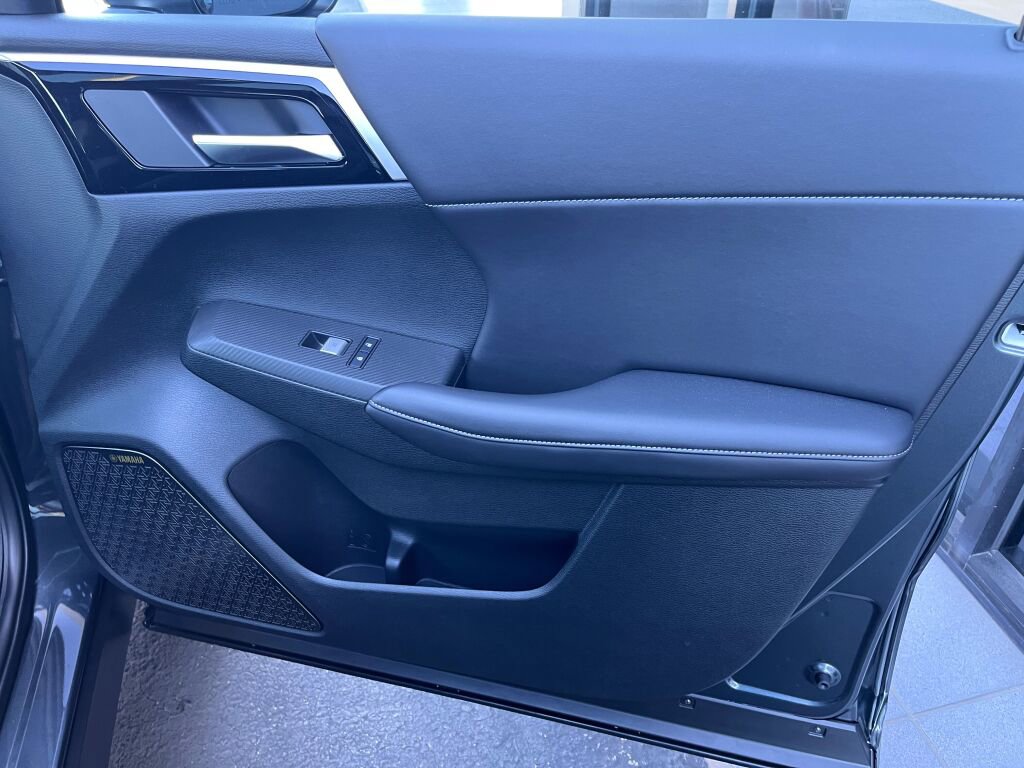 New 2025 Mitsubishi Outlander SE image 24