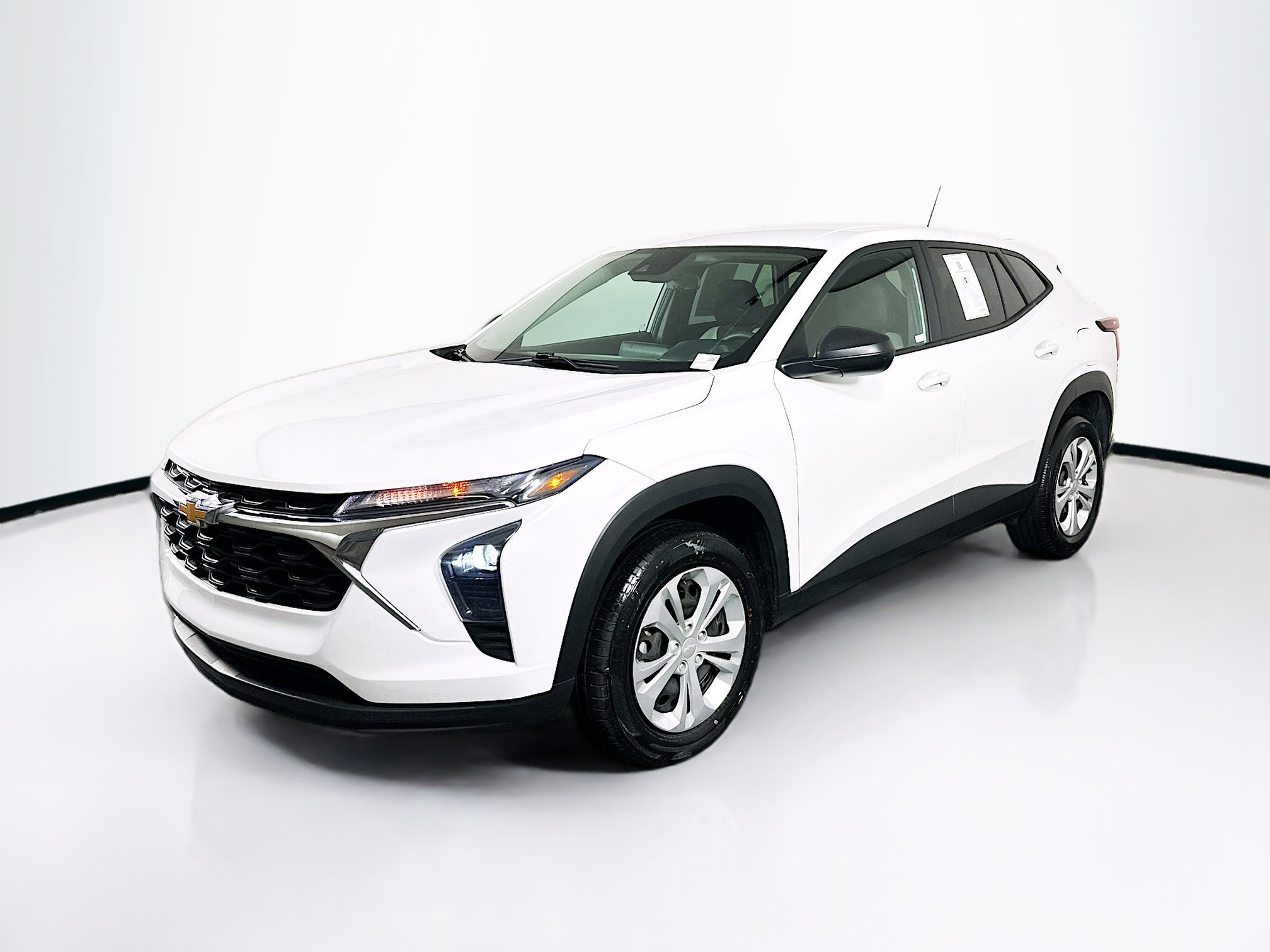 Used 2024 Chevrolet Trax LS FWD image 3