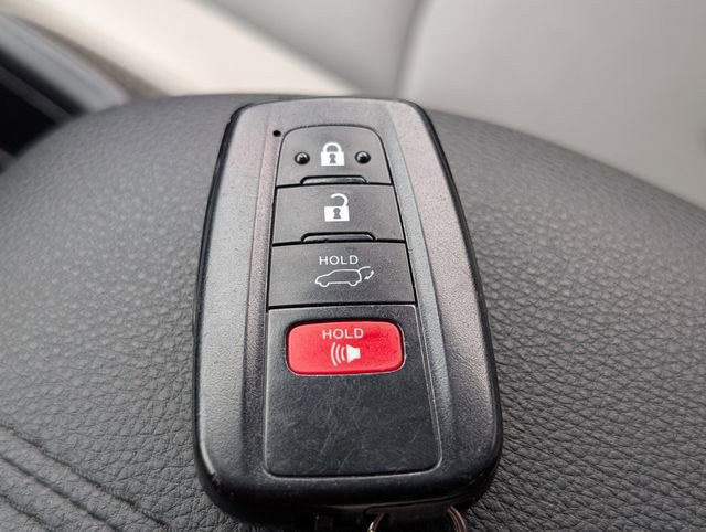Used 2022 Toyota RAV4 XLE Premium AWD/4WD image 31