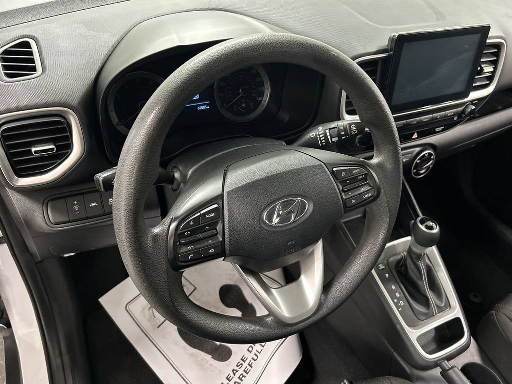 Used 2021 Hyundai Venue SE FWD image 4