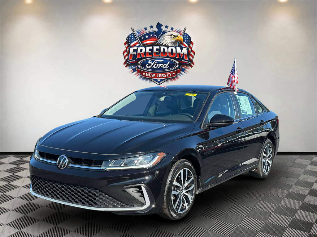 Used 2025 Volkswagen Jetta SE FWD image 2