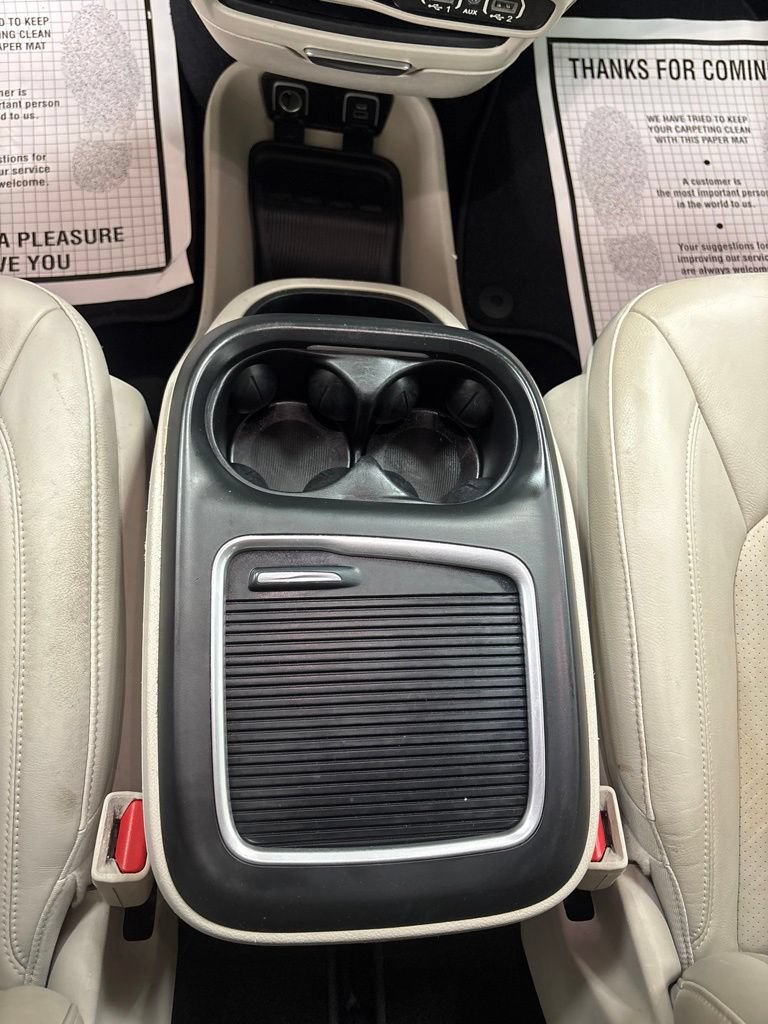 Used 2021 Chrysler Pacifica Touring-L FWD image 13