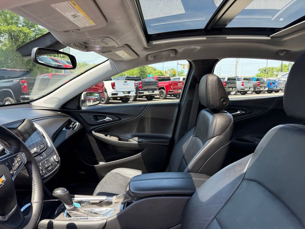 Used 2018 Chevrolet Malibu LT w/ Leather Package FWD image 16