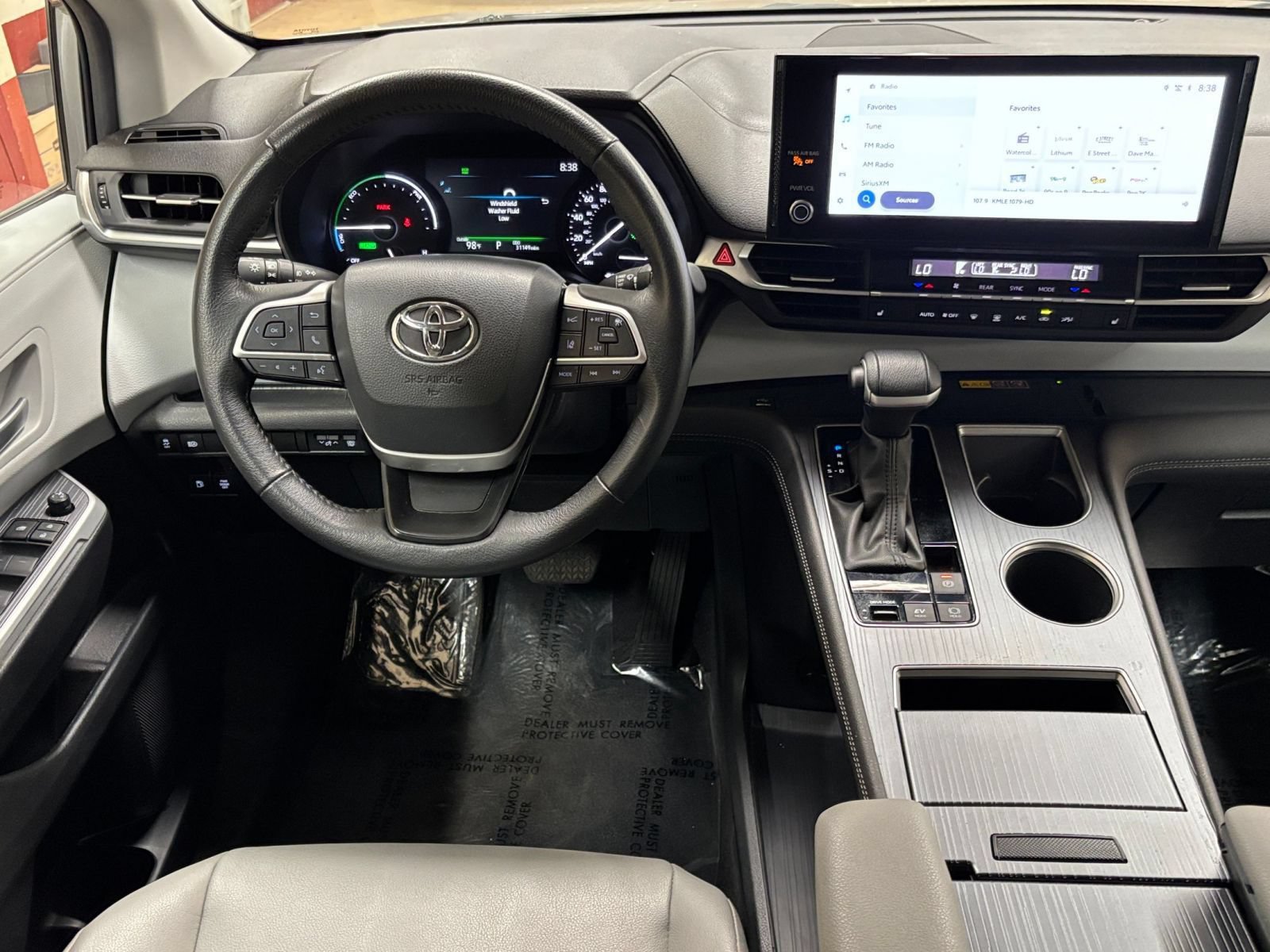 Used 2025 Toyota Sienna XLE FWD image 36