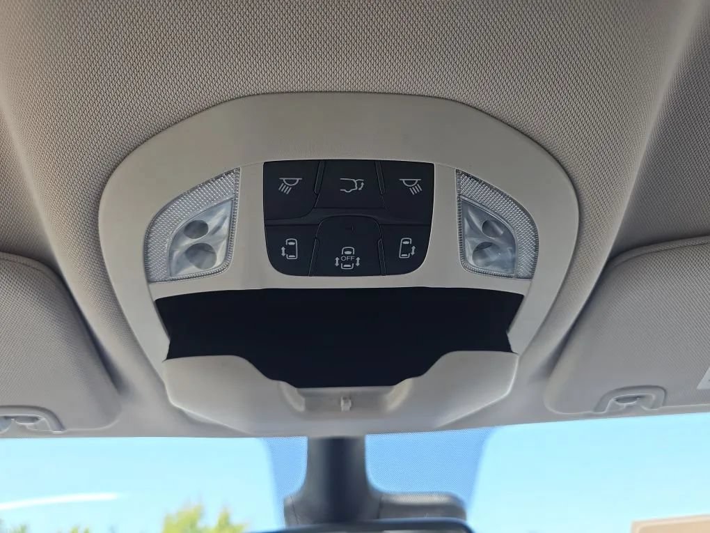 Used 2023 Chrysler Pacifica Touring-L FWD image 37