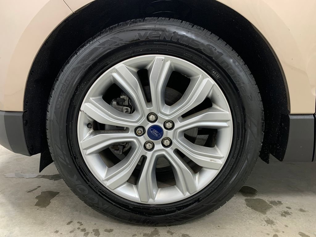 Used 2020 Ford Edge Titanium FWD image 19