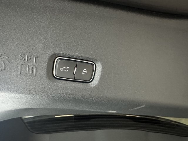 Certified 2025 Lincoln Navigator Reserve AWD/4WD image 46
