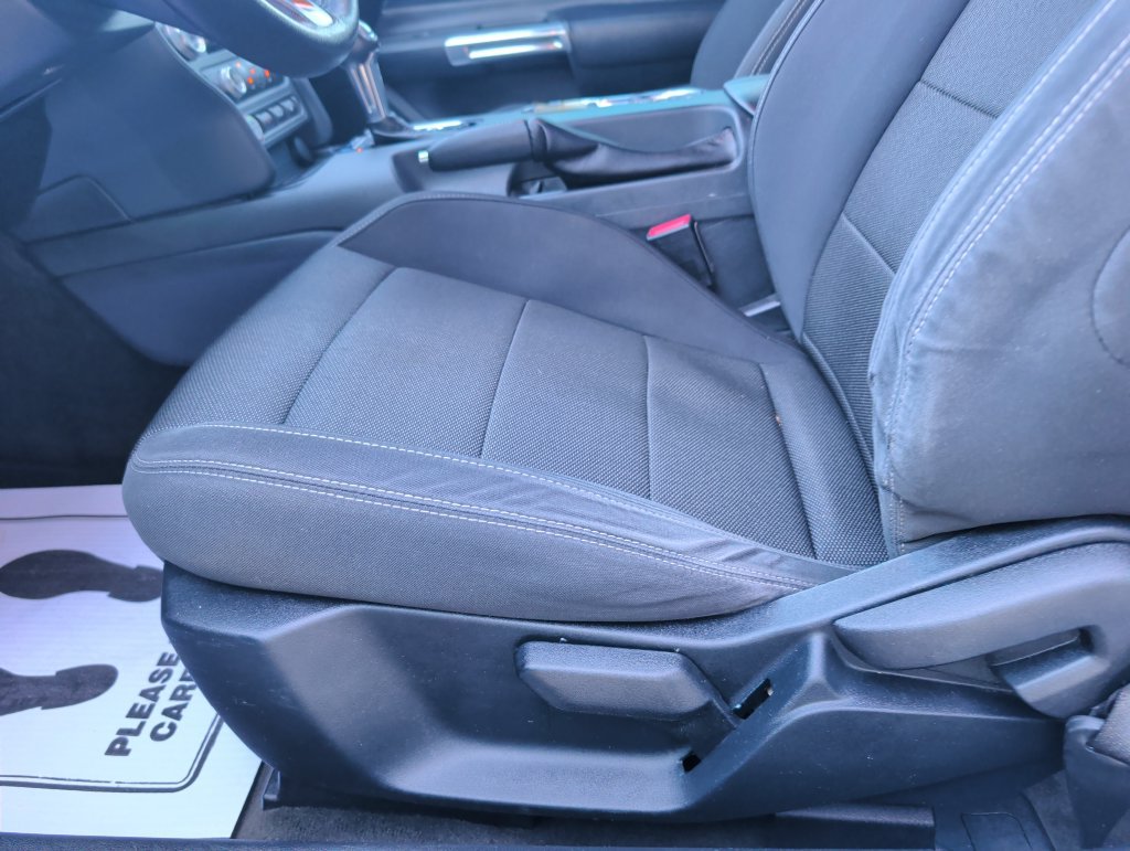 Used 2017 Ford Mustang Coupe RWD image 9