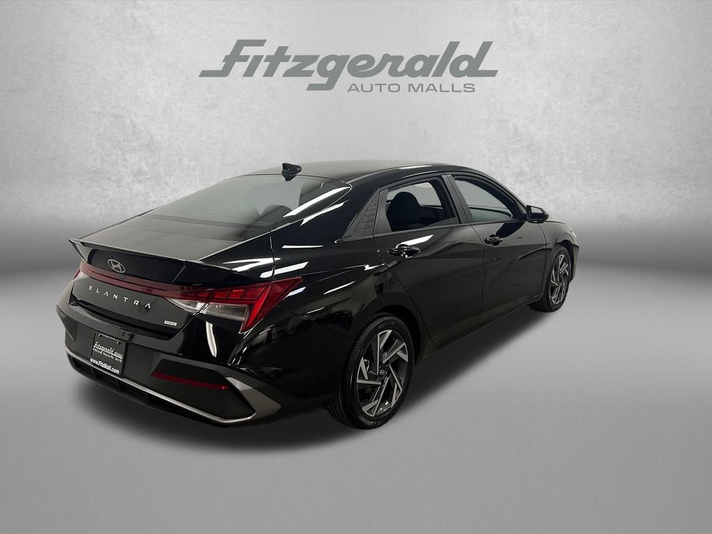 Used 2025 Hyundai Elantra SEL FWD image 7