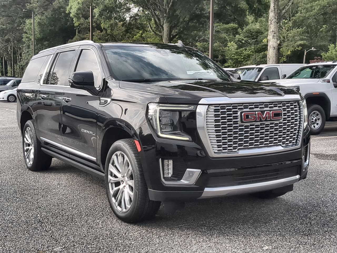 Used 2022 GMC Yukon XL Denali AWD/4WD image 2