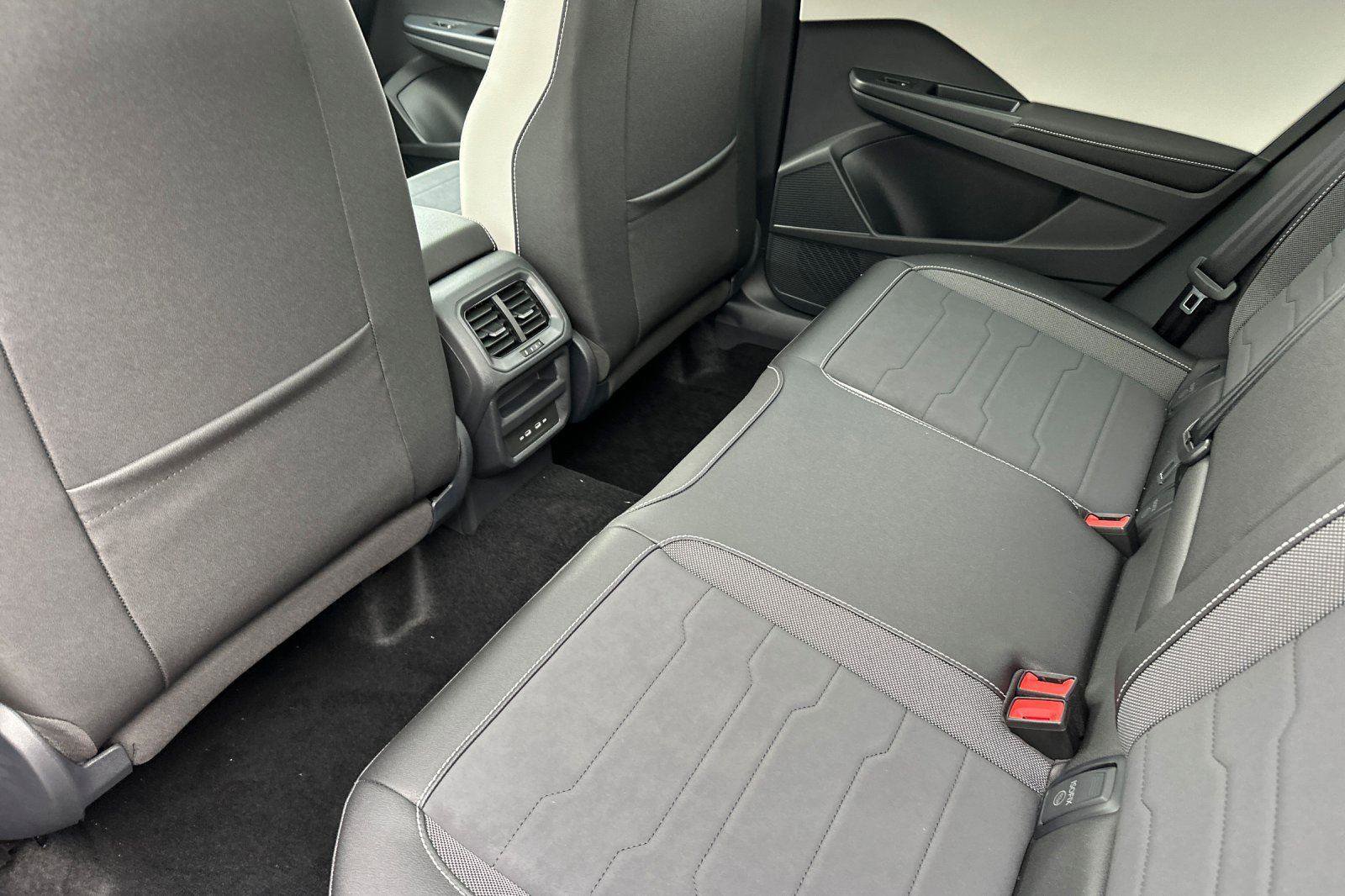 New 2026 Volkswagen Taos SE image 11