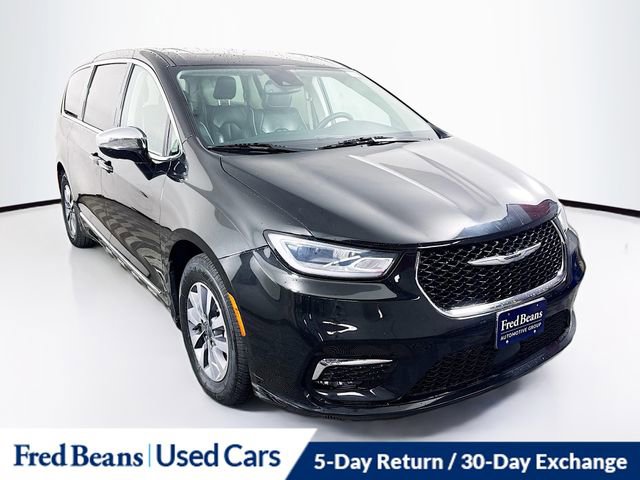Used 2023 Chrysler Pacifica Limited FWD image 1