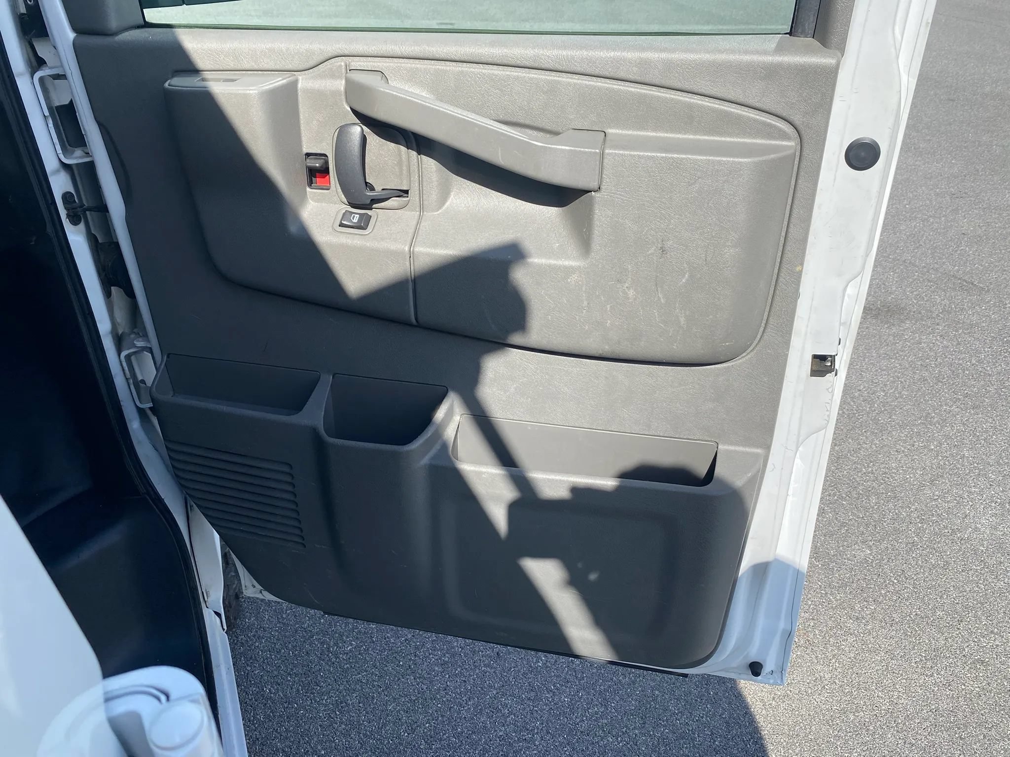 Used 2016 Chevrolet Express 2500 Extended RWD image 18