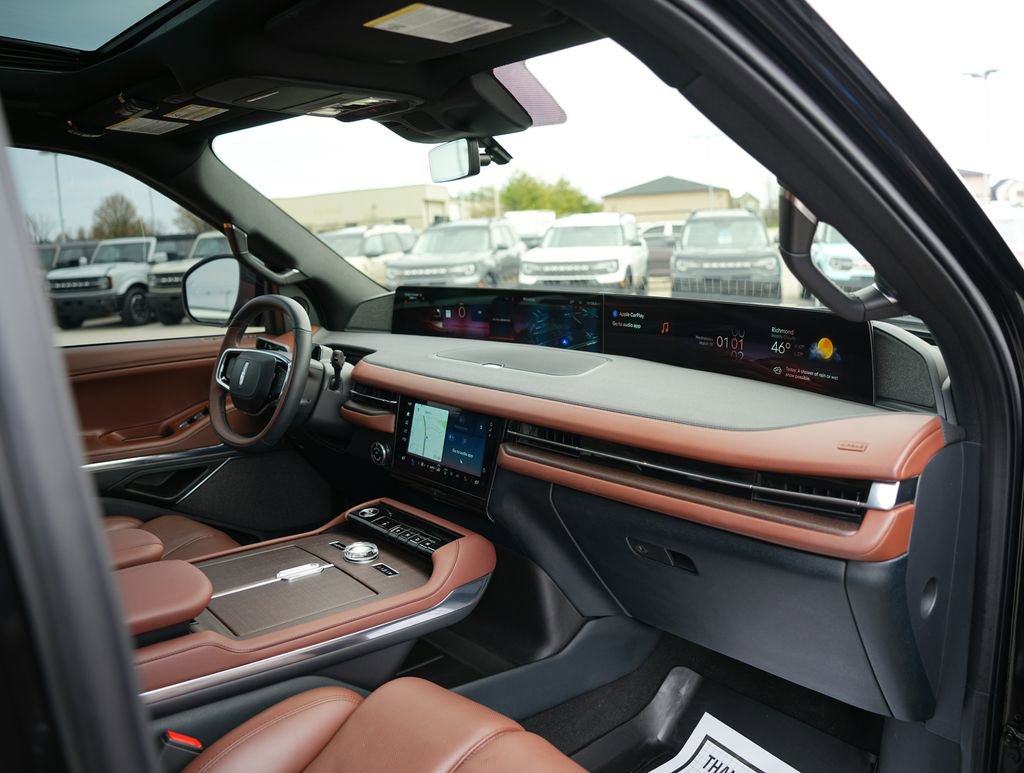 Used 2025 Lincoln Navigator Reserve AWD/4WD image 23