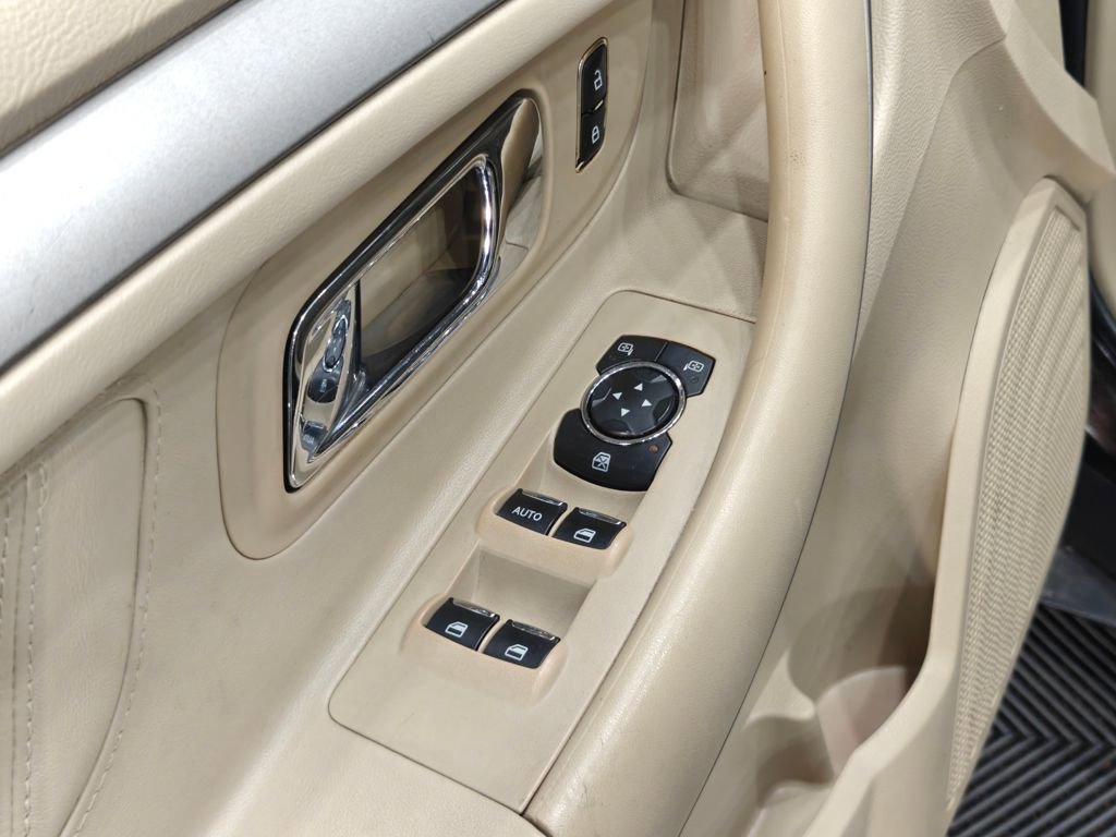 Used 2013 Ford Taurus SEL image 32