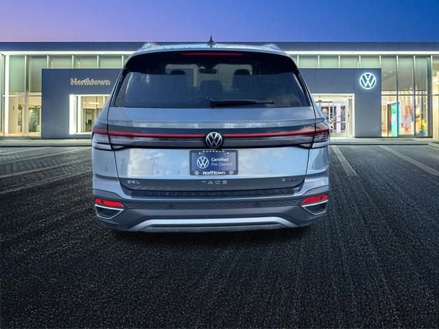 Certified 2025 Volkswagen Taos SEL w/ Black Wheel Plus Package image 5