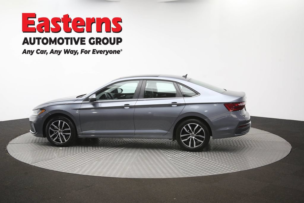 Used 2025 Volkswagen Jetta SE FWD image 60