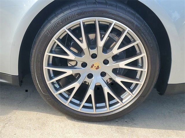 Certified 2024 Porsche Panamera image 12