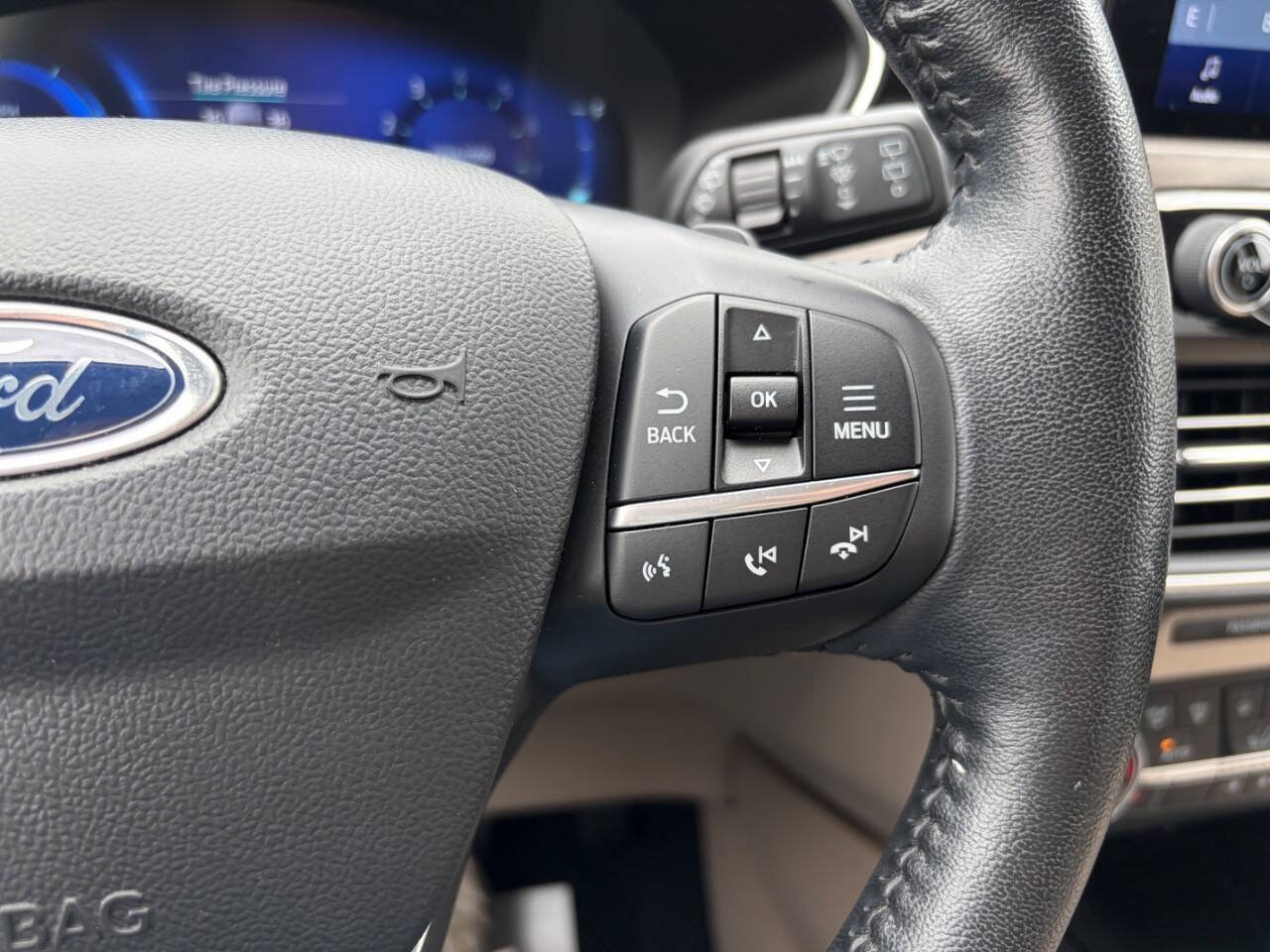 Used 2020 Ford Escape Titanium AWD/4WD image 18
