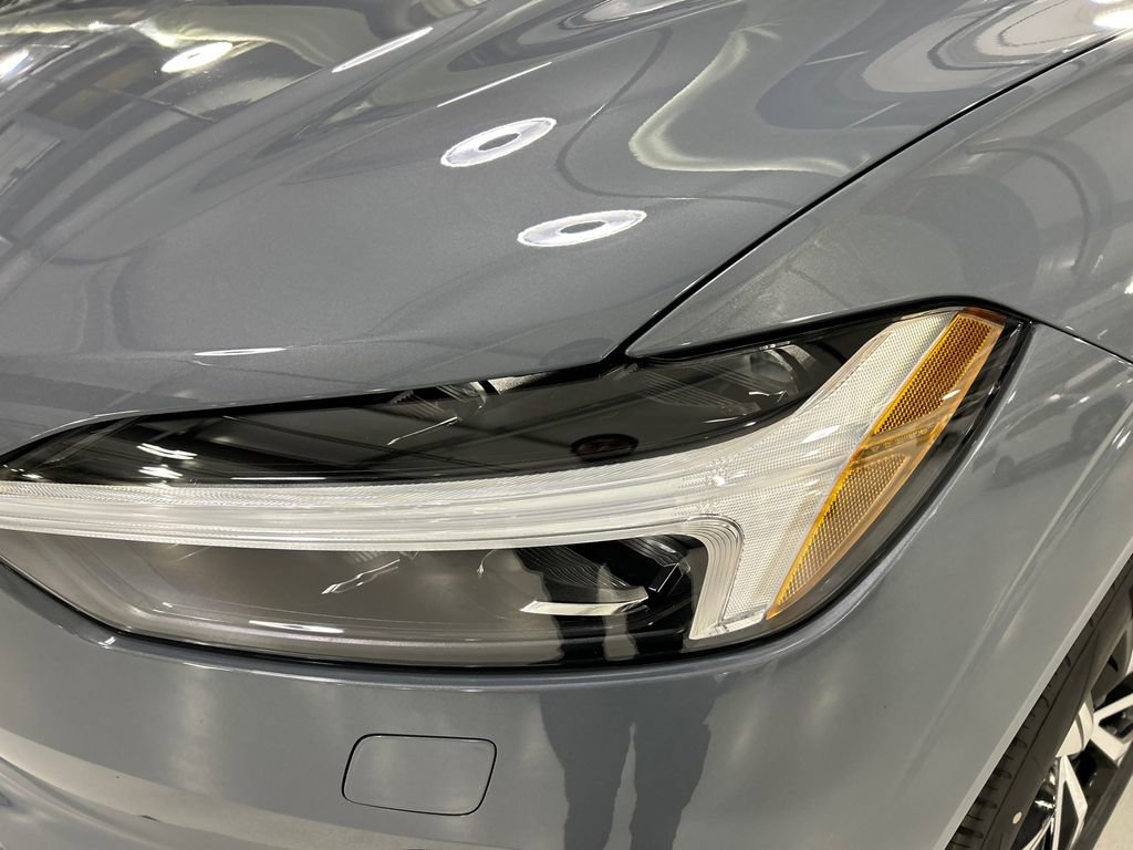 Certified 2024 Volvo XC60 B5 Core w/ Protection Package Premier image 7