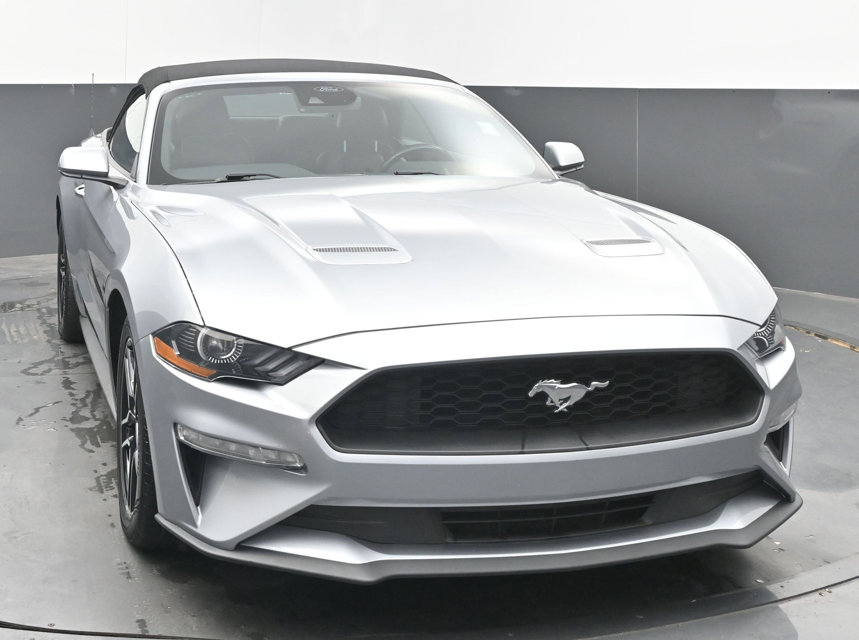 Used 2023 Ford Mustang Premium image 3