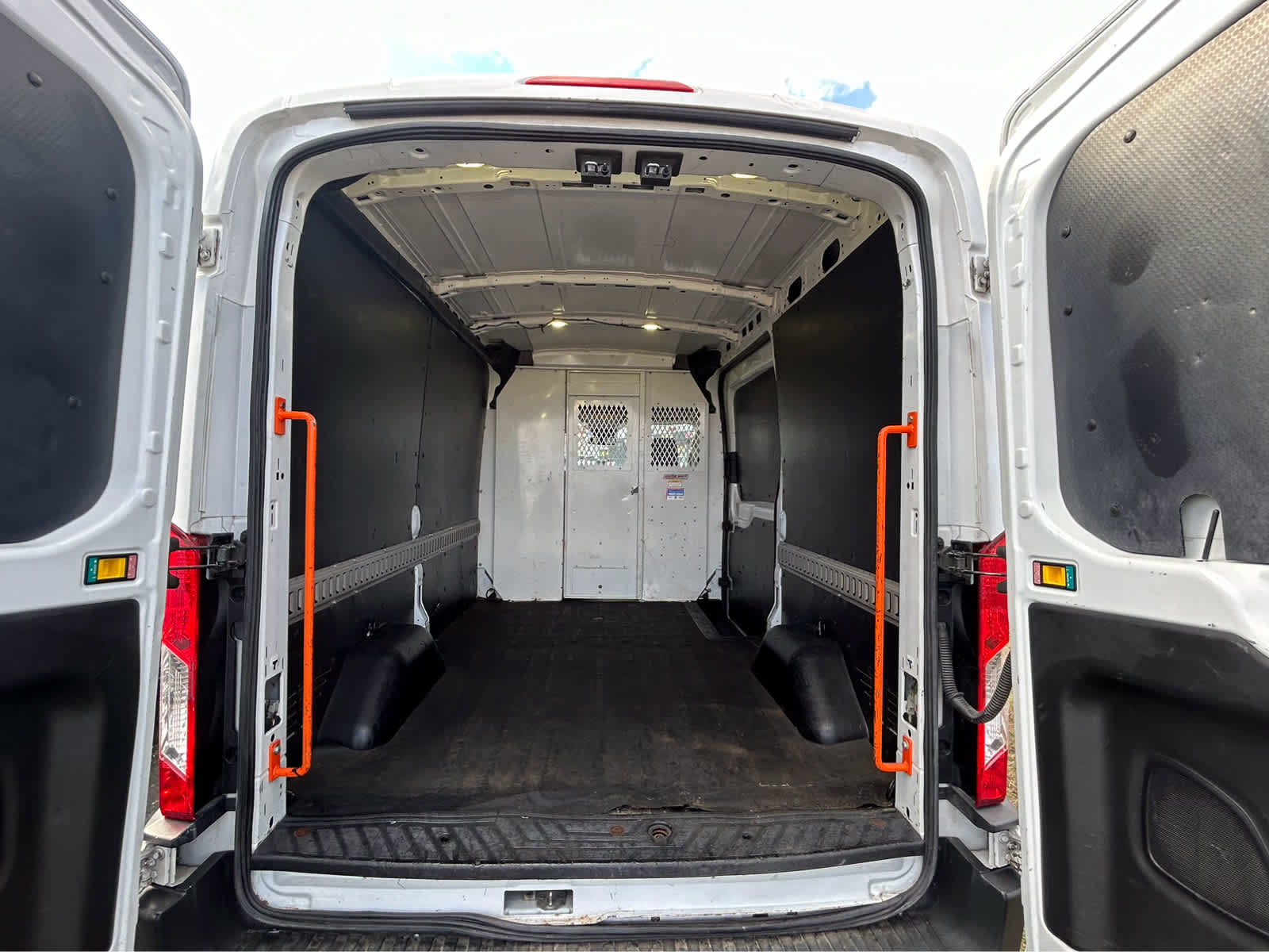 Used 2016 Ford Transit 250 130 Medium Roof image 5