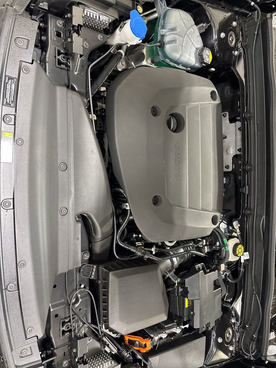 New 2025 Volvo XC40 B5 Plus w/ Protection Package Premier image 13