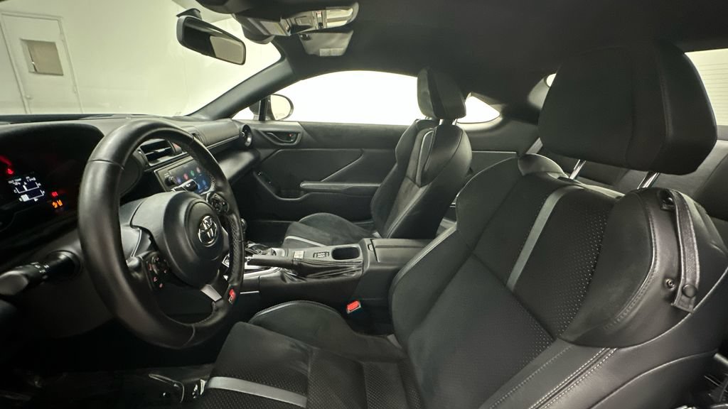 Used 2022 Toyota GR86 Premium RWD image 9