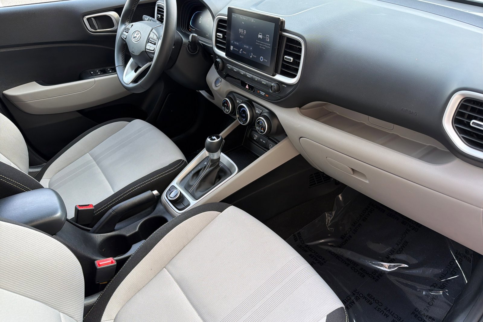 Used 2025 Hyundai Venue SEL image 16